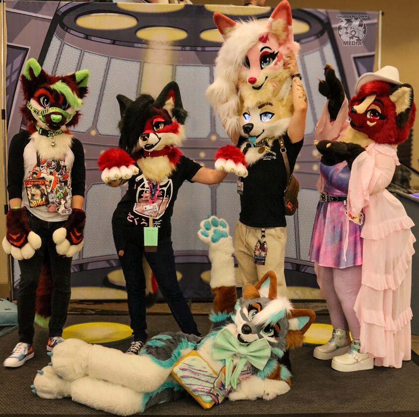 GlitzyFox Studios Family Photoshoot TFF 2026